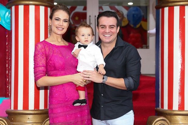 Belutti com a esposa Thaís e o filho Luis Miguel (Foto: Reprodução)